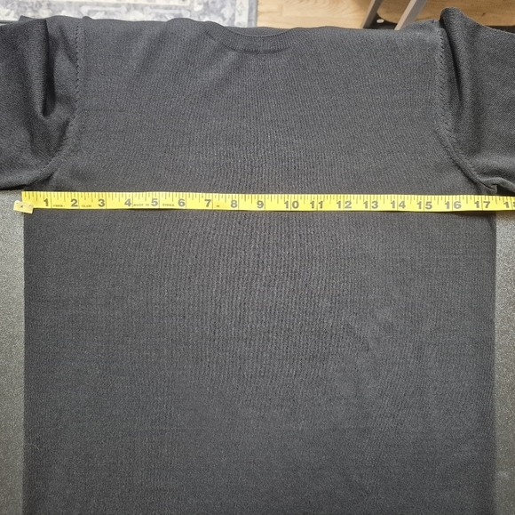 Tahari Short Sleeve Crew Neck Colorblock Hip-Length Top Side Hem Slits - Size S - Picture 7 of 13